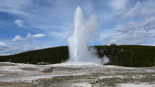 Album thumbnail for Yellowstone - Old Faithful